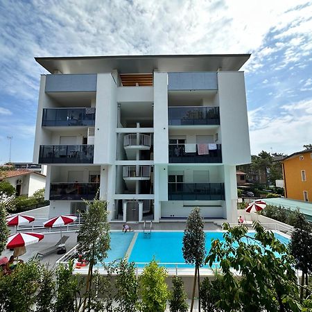 Nuovo Condominio Con Piscina E Garage Bibione Exterior photo