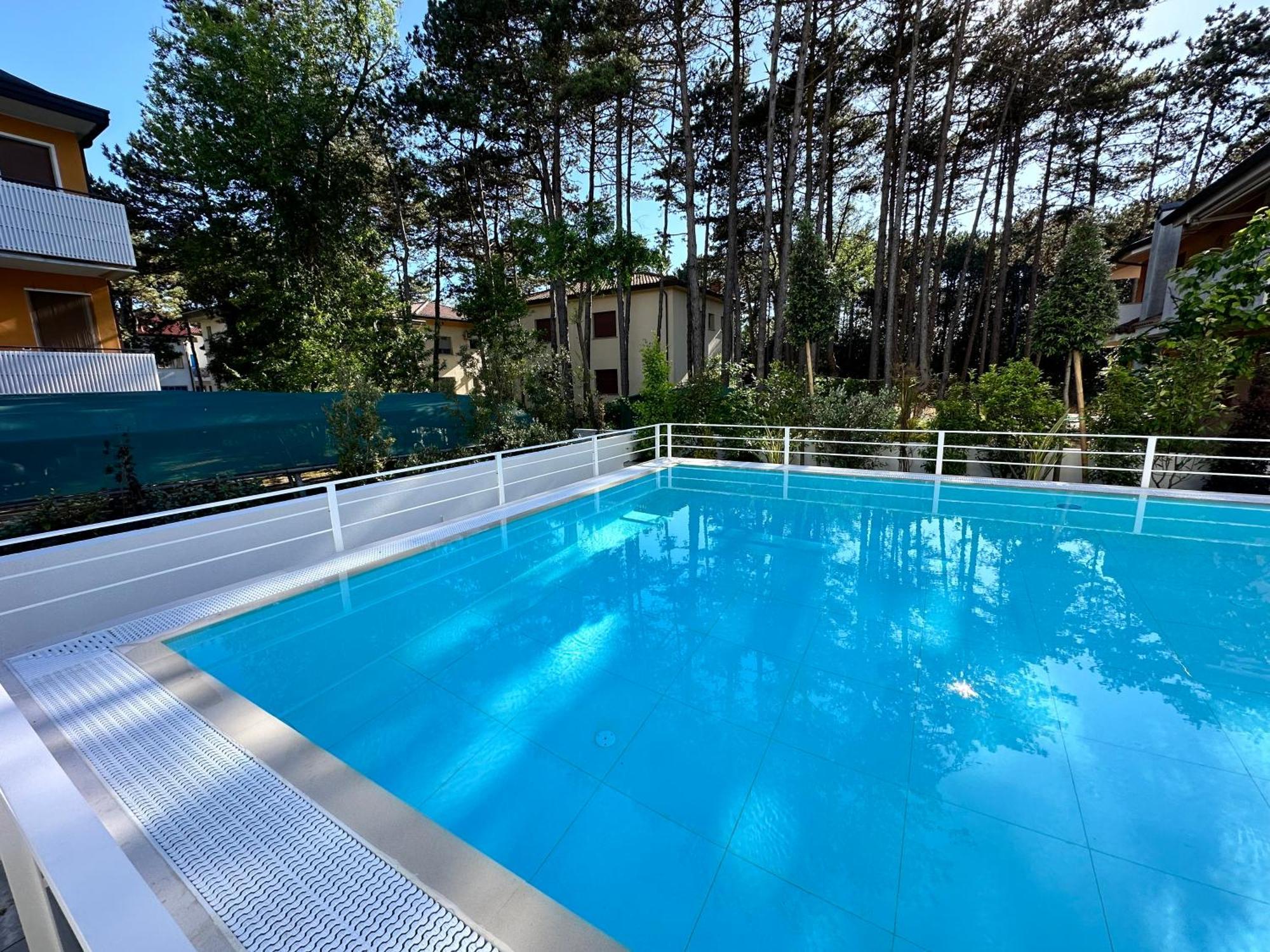 Nuovo Condominio Con Piscina E Garage Bibione Exterior photo